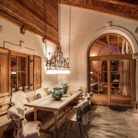 Villa Exclusive Tyrolean Near Lifts, Cleaning Included Apfeldorf
