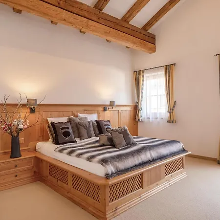 Exclusive Tyrolean Near Lifts, Cleaning Included Villa *